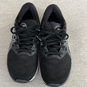 Perfect condition asics shoes